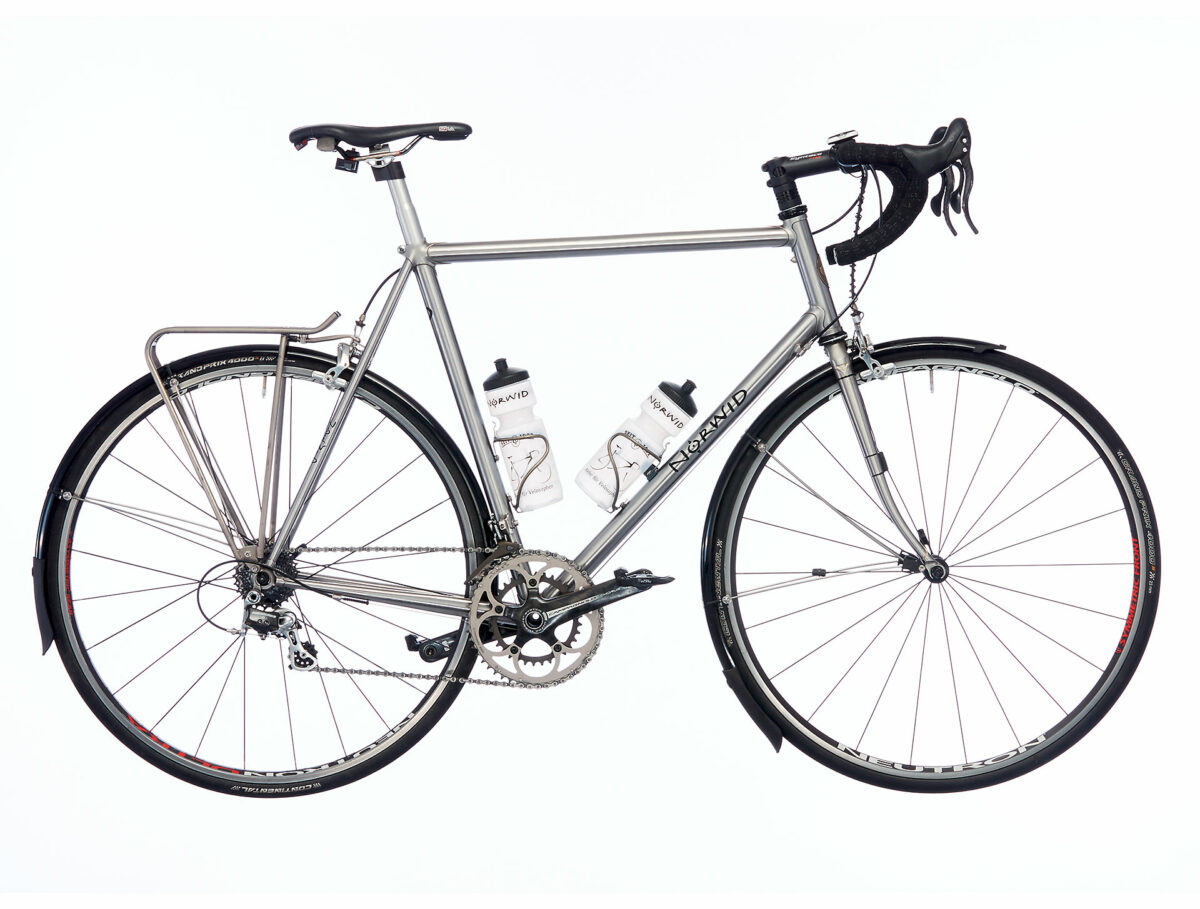 Der Vättern Randonneur ist der sportlich, elegante Randonneur aufgebaut Edelstahlrahmen und Kettenschaltung. Die nächsten Brevets können kommen.