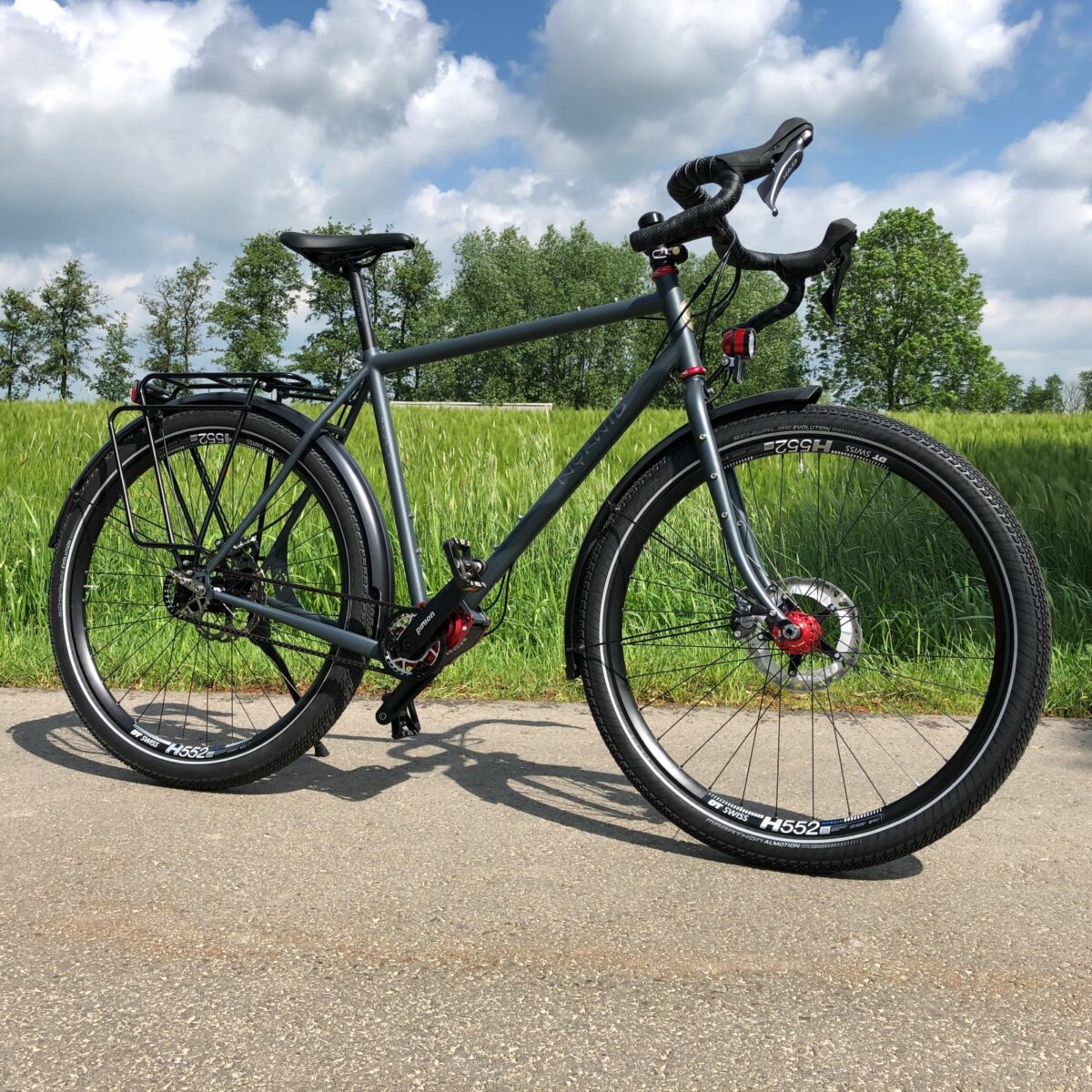 Jütland Adventure Bike, Stahlrahmen, Pinion Getriebe, SON Dynamo, DT Swiss